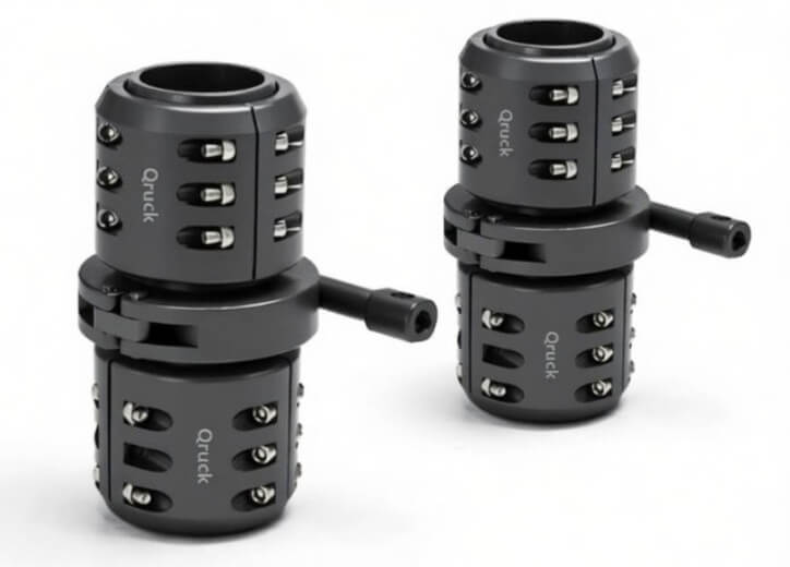 Clamp-type threaded locking structure of high pressure fire hose coupling showing left connector, right connector, clamp and water-swellable sealing rings
