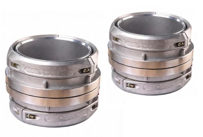 Symmetrical hook locking structure and swivel-type hose tail design of a high pressure Storz coupling